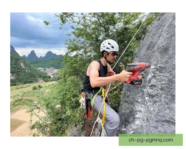 山地车冠军的精彩表现：挑战极限、征服高峰